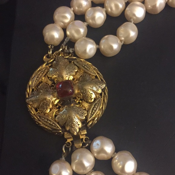 Chanel Multi Strand Gripoix Pearl Necklace - Picture 3 of 7